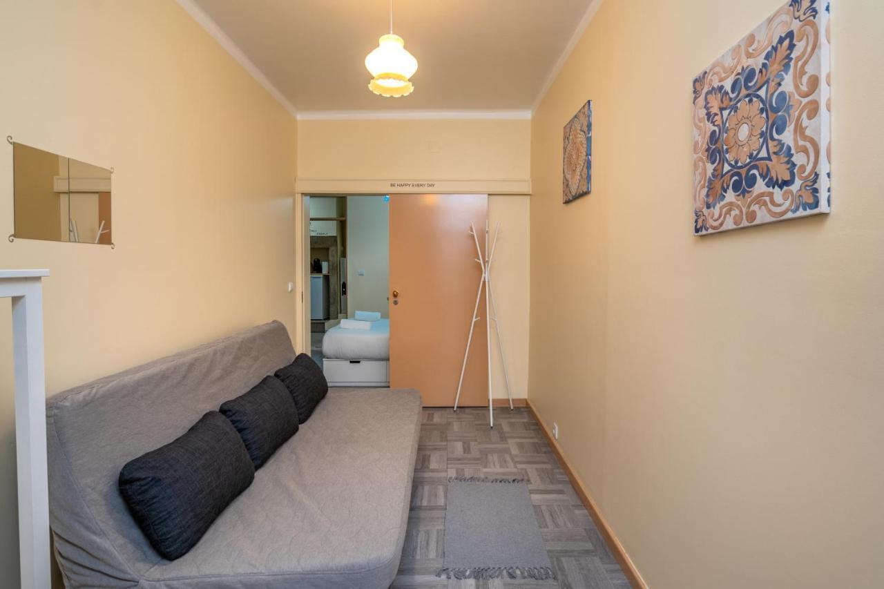 Cozy One Bedroom Apt In Historic Location - Carmo Lizbona Zewnętrze zdjęcie