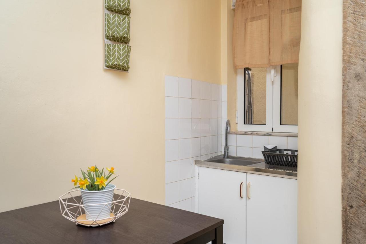 Cozy One Bedroom Apt In Historic Location - Carmo Lizbona Zewnętrze zdjęcie